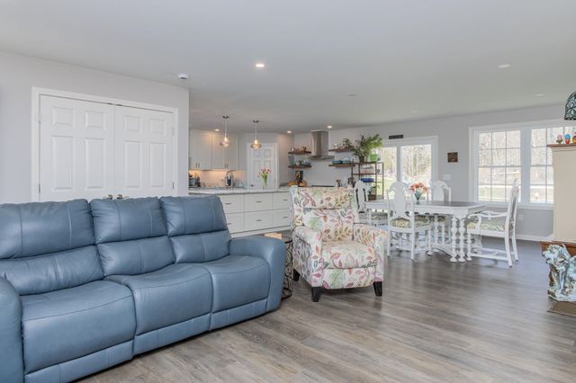 101 Mast Road, Lee, NH 03861