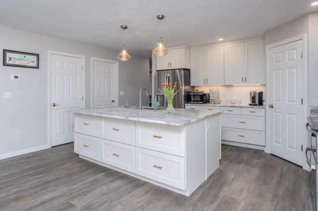 101 Mast Road, Lee, NH 03861