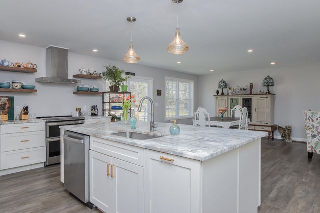 101 Mast Road, Lee, NH 03861
