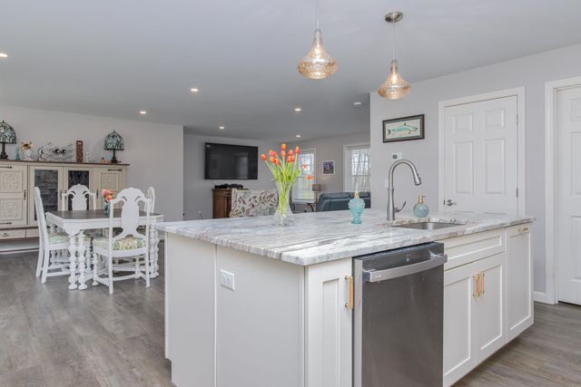 101 Mast Road, Lee, NH 03861