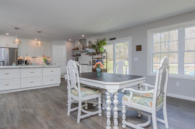 101 Mast Road, Lee, NH 03861