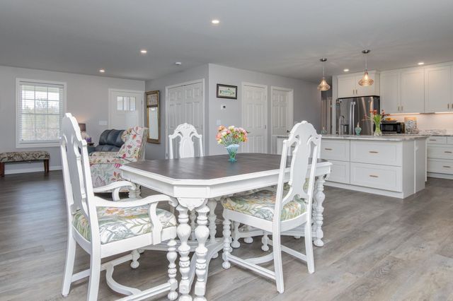 101 Mast Road, Lee, NH 03861