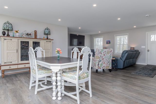 101 Mast Road, Lee, NH 03861