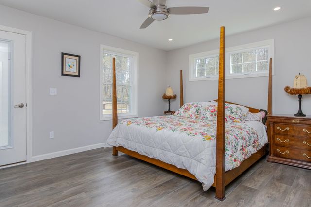 101 Mast Road, Lee, NH 03861