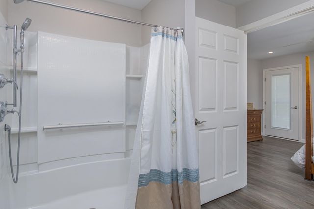 101 Mast Road, Lee, NH 03861