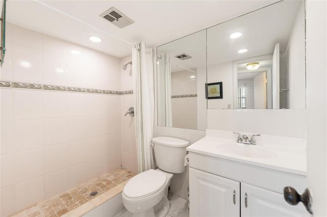 8081 N Sunrise Lakes Drive 203, Sunrise, FL 33322