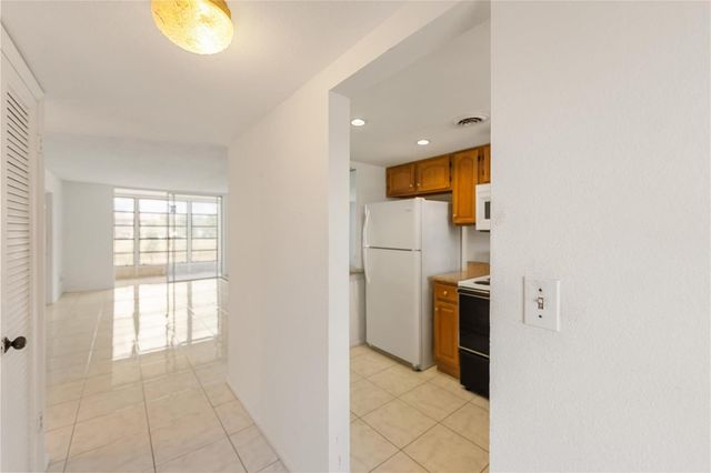 8081 N Sunrise Lakes Drive 203, Sunrise, FL 33322
