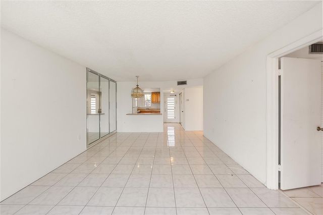 8081 N Sunrise Lakes Drive 203, Sunrise, FL 33322