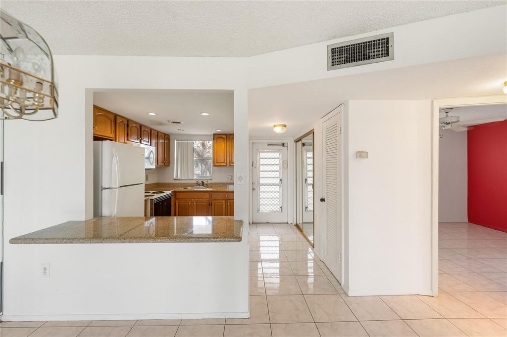 8081 N Sunrise Lakes Drive 203, Sunrise, FL 33322