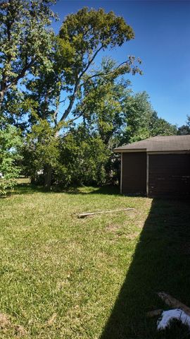 5903 Willow Glen Drive, Houston, TX 77033