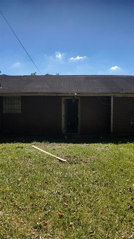 5903 Willow Glen Drive, Houston, TX 77033