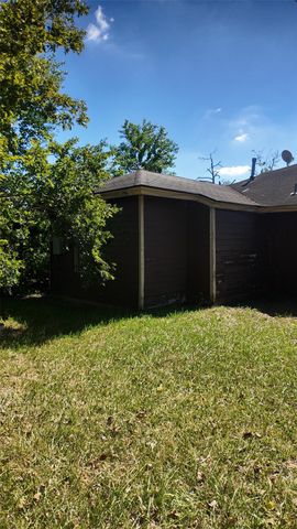5903 Willow Glen Drive, Houston, TX 77033