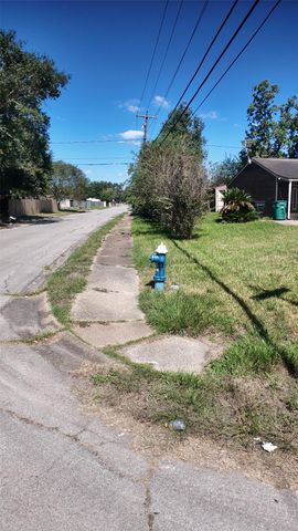 5903 Willow Glen Drive, Houston, TX 77033