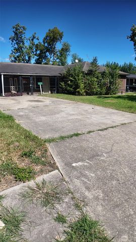 5903 Willow Glen Drive, Houston, TX 77033
