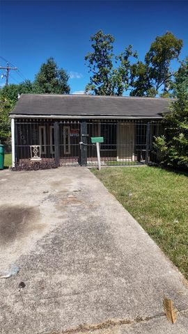 5903 Willow Glen Drive, Houston, TX 77033