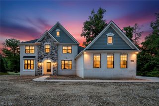 21072 Cedar Creek Drive, Strongsville, OH 44149