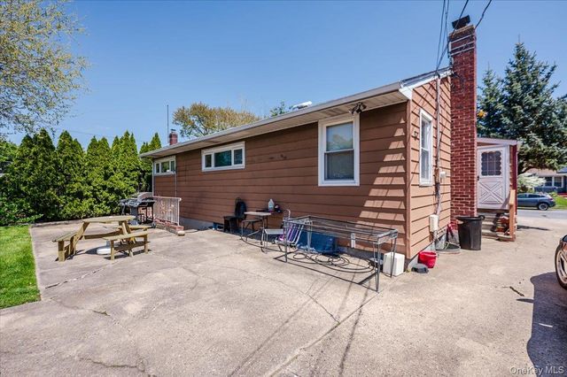 37 Wellesley Lane, Hicksville, NY 11801
