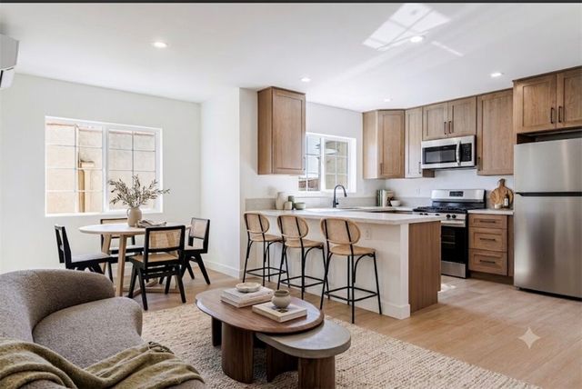 4220 W Adams, Los Angeles, CA 90018
