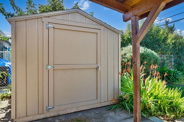 4980 Alcott Dr, Sacramento, CA 95820