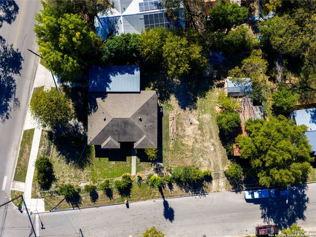 135 N Plum Ave, New Braunfels, TX 78130