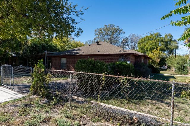 135 N Plum Ave, New Braunfels, TX 78130