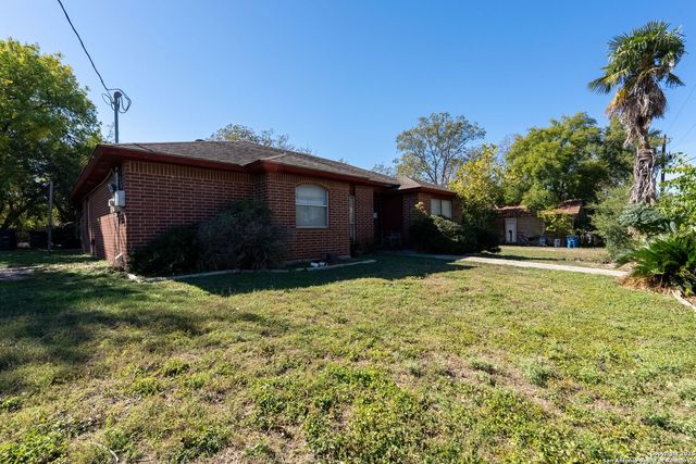 135 N Plum Ave, New Braunfels, TX 78130