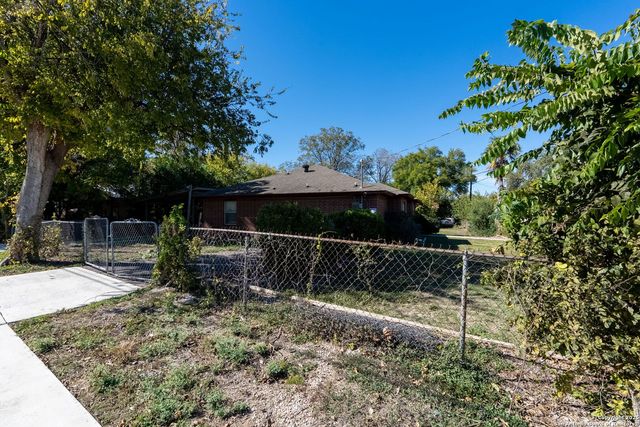 135 N Plum Ave, New Braunfels, TX 78130