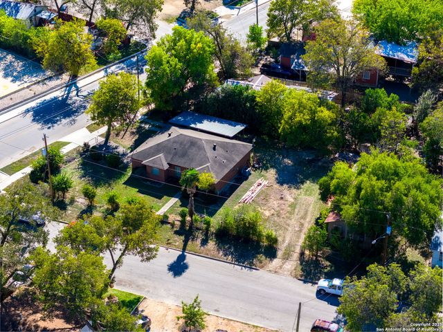 135 N Plum Ave, New Braunfels, TX 78130