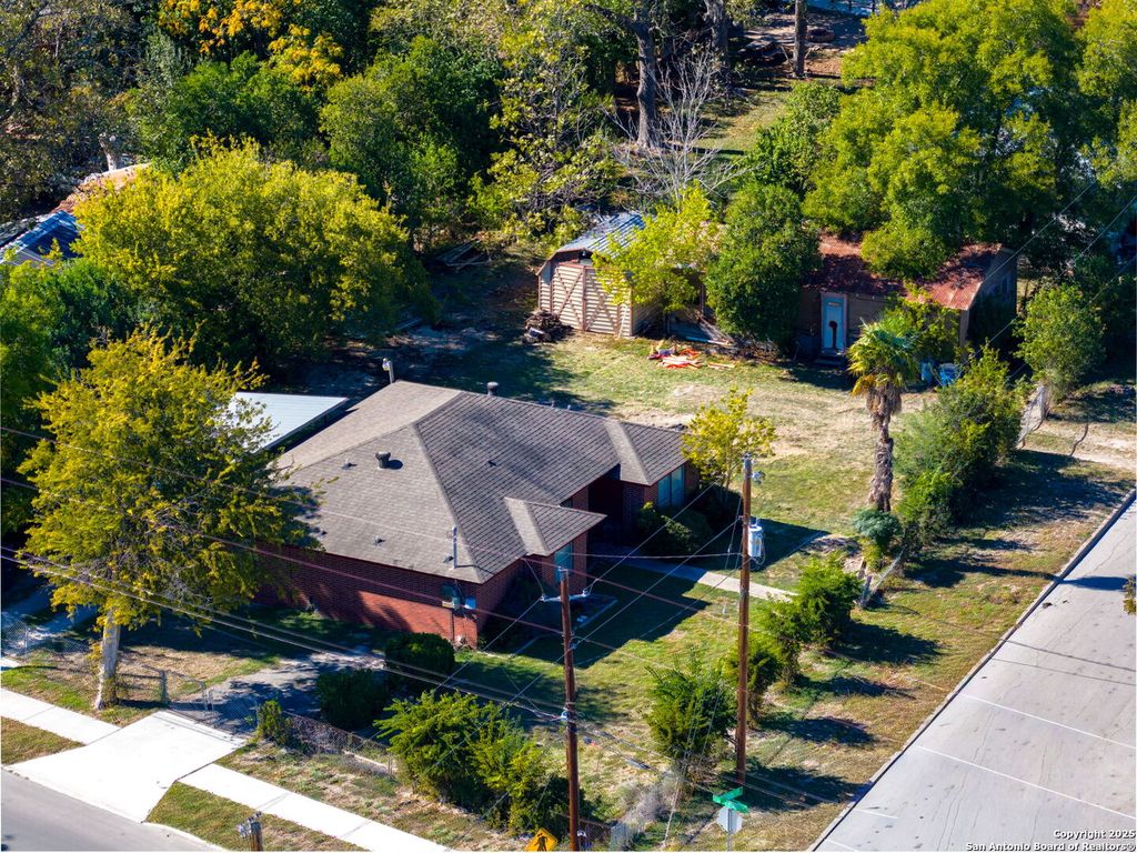 135 N Plum Ave, New Braunfels, TX 78130