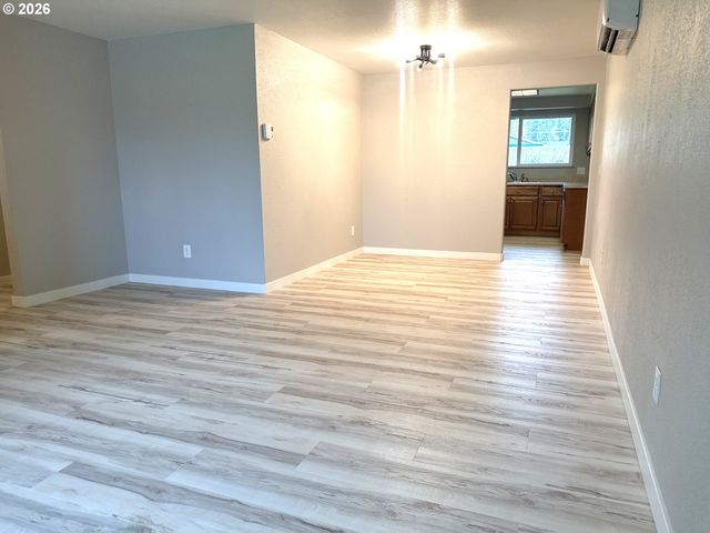 6875 B St, Springfield, OR 97478