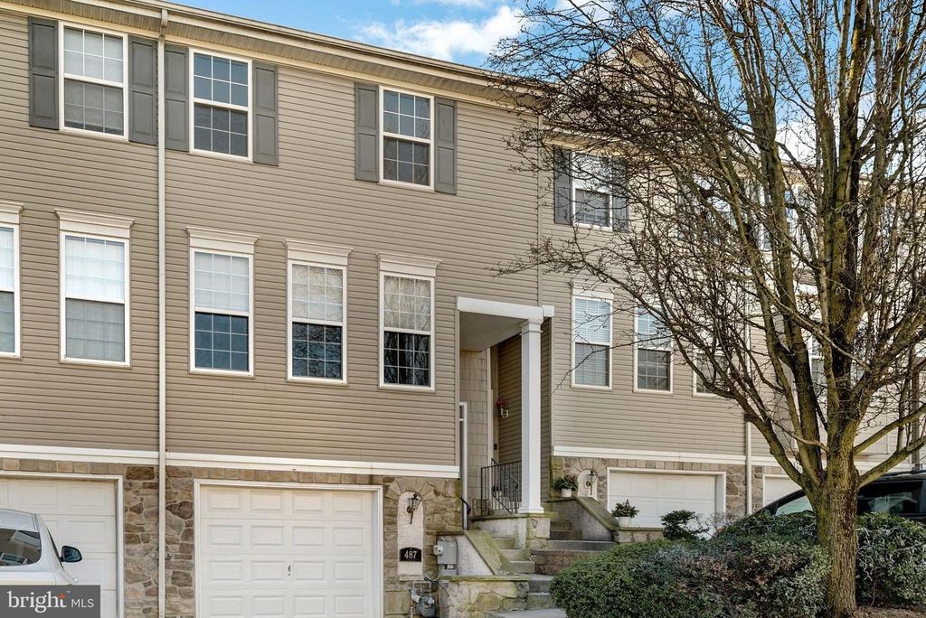 487 FORT HILL CIR, Fort Washington, PA 19034
