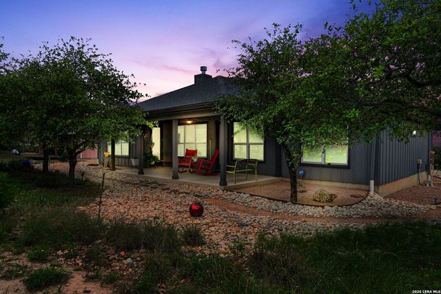 1403 COTTONWOOD RD, Fischer, TX 78623