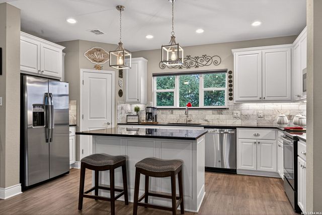 1403 COTTONWOOD RD, Fischer, TX 78623