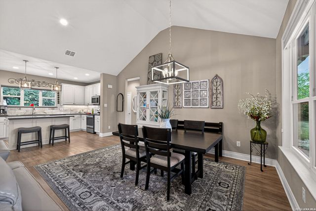 1403 COTTONWOOD RD, Fischer, TX 78623