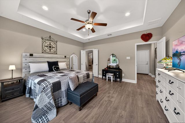 1403 COTTONWOOD RD, Fischer, TX 78623