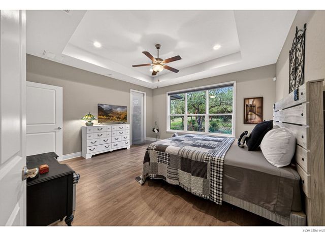 1403 COTTONWOOD RD, Fischer, TX 78623