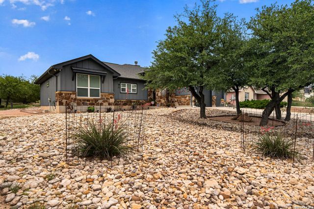 1403 COTTONWOOD RD, Fischer, TX 78623