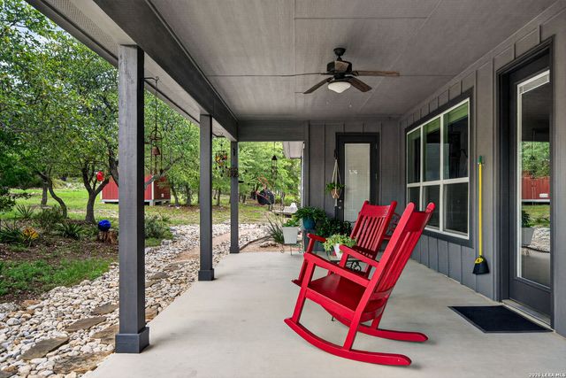 1403 COTTONWOOD RD, Fischer, TX 78623