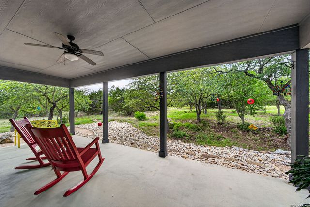 1403 COTTONWOOD RD, Fischer, TX 78623
