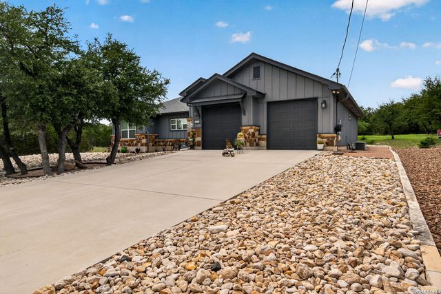 1403 COTTONWOOD RD, Fischer, TX 78623