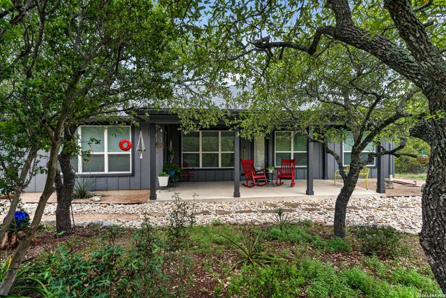 1403 COTTONWOOD RD, Fischer, TX 78623
