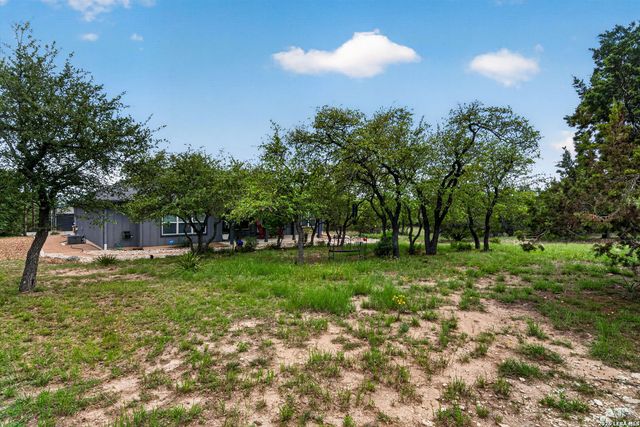 1403 COTTONWOOD RD, Fischer, TX 78623