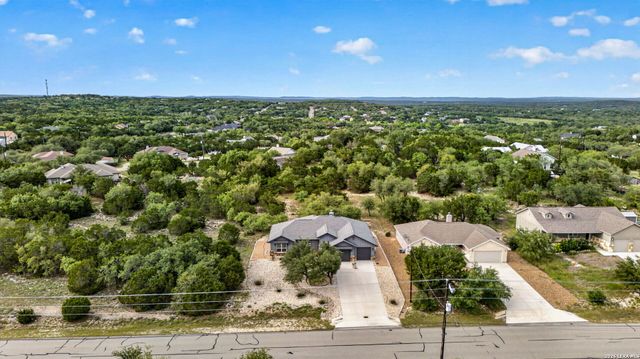 1403 COTTONWOOD RD, Fischer, TX 78623