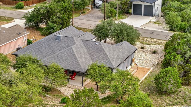1403 COTTONWOOD RD, Fischer, TX 78623