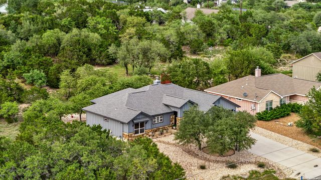 1403 COTTONWOOD RD, Fischer, TX 78623