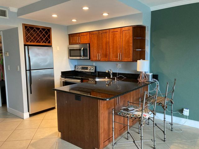 2900 NE 30th Street, Fort Lauderdale, FL 33306