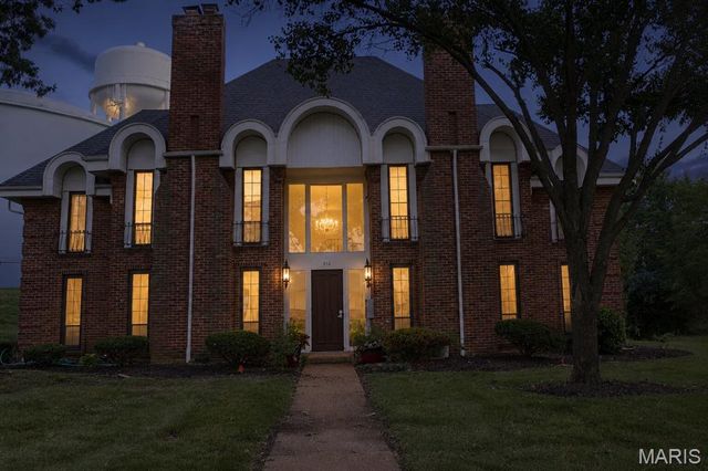 916 Claytonbrook Drive 1, Ballwin, MO 63011