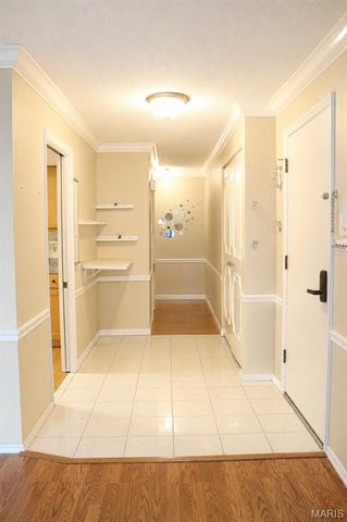916 Claytonbrook Drive 1, Ballwin, MO 63011