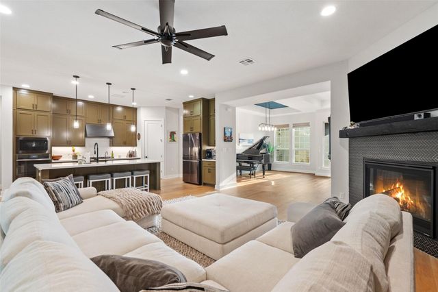 621 Kinnikinik LOOP, Austin, TX 78737