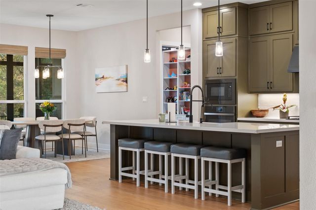 621 Kinnikinik LOOP, Austin, TX 78737